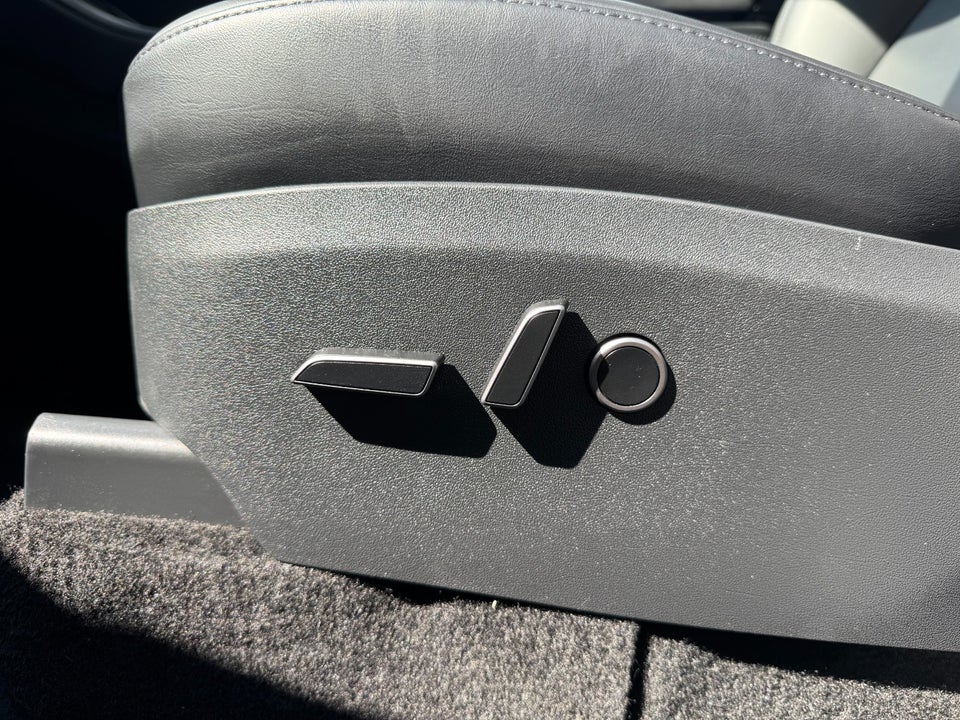 Tesla Model Y Long Range AWD 5d