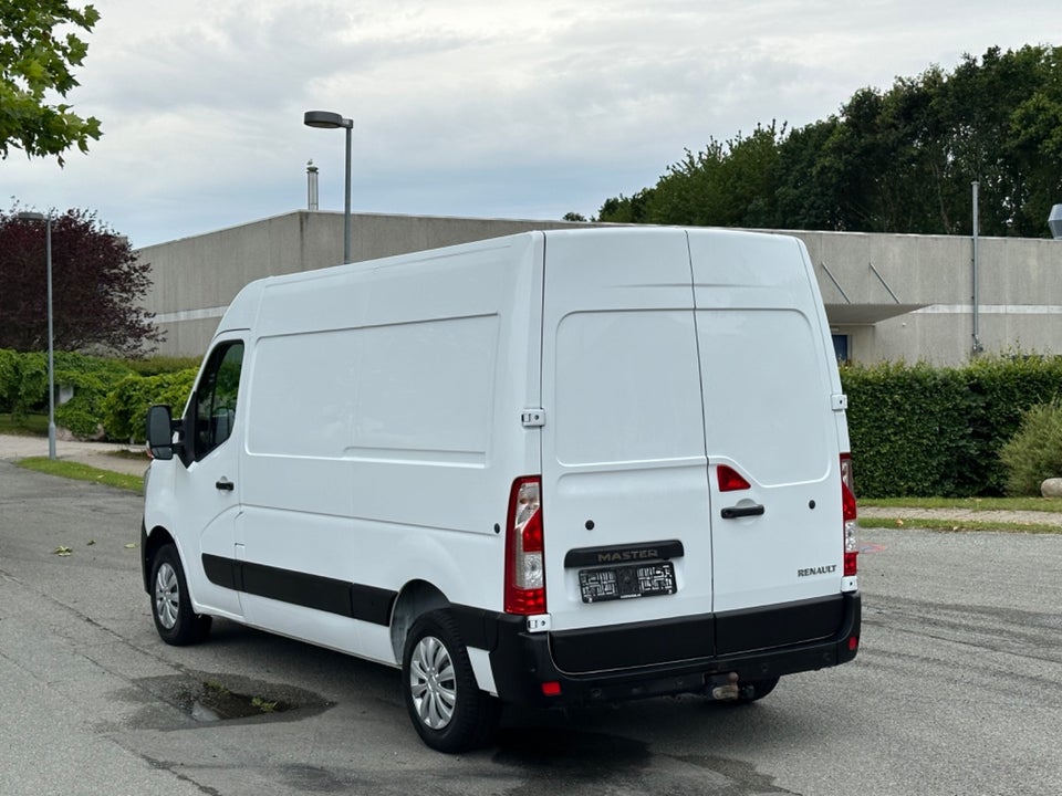 Renault Master IV T33 2,3 dCi 150 L2H2 Kassevogn