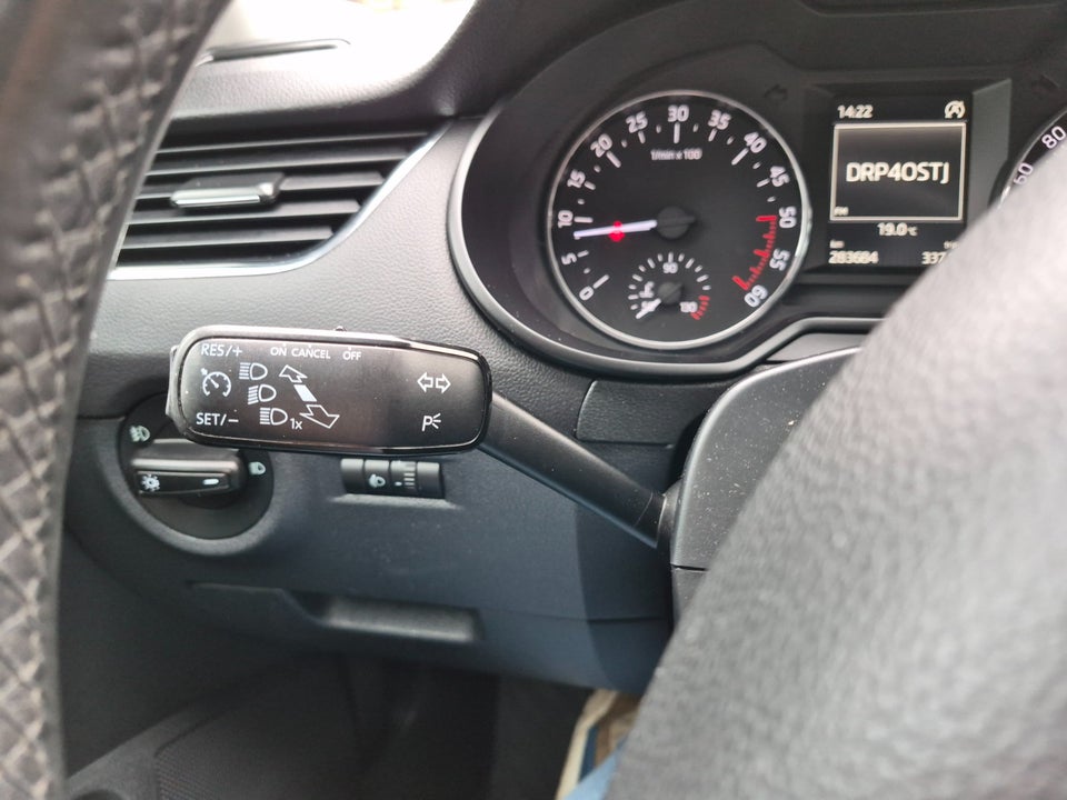 Skoda Octavia 1,6 TDi 105 Elegance Combi DSG 5d