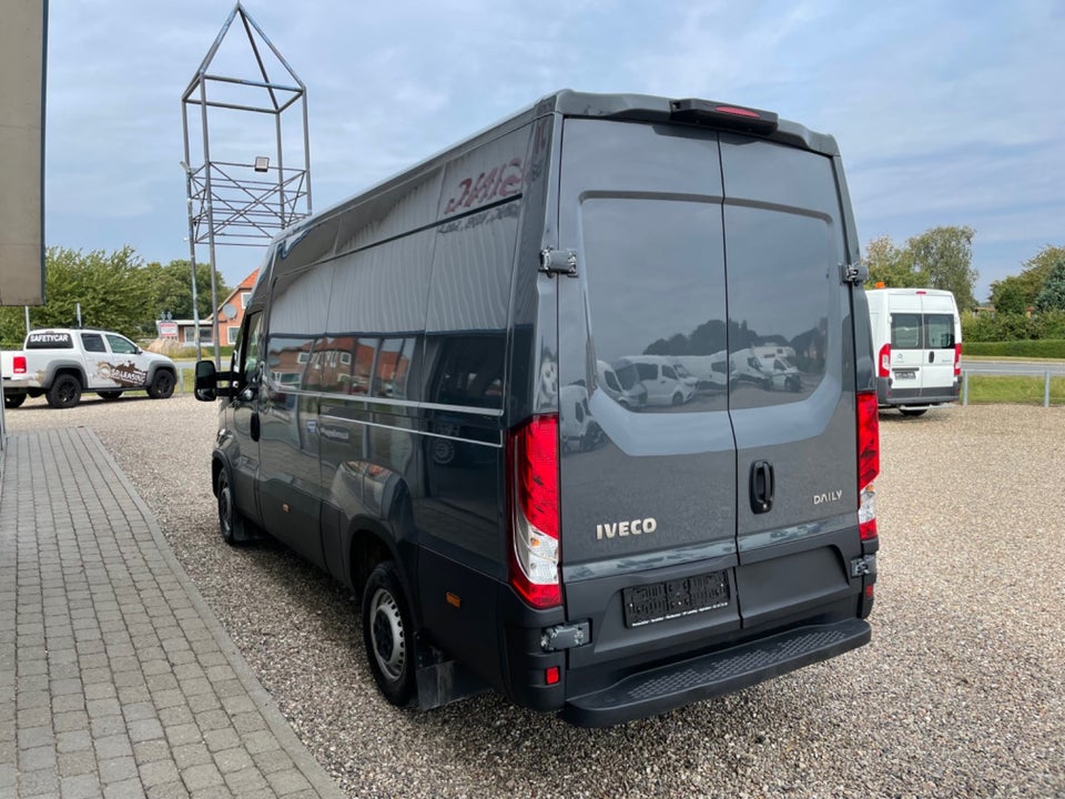 Iveco Daily 2,3 35S16 12m³ Van