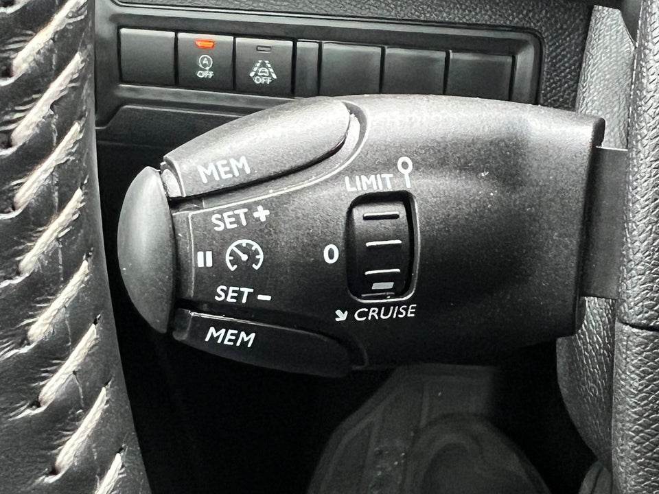 Peugeot 308 1,5 BlueHDi 130 Style SW 5d