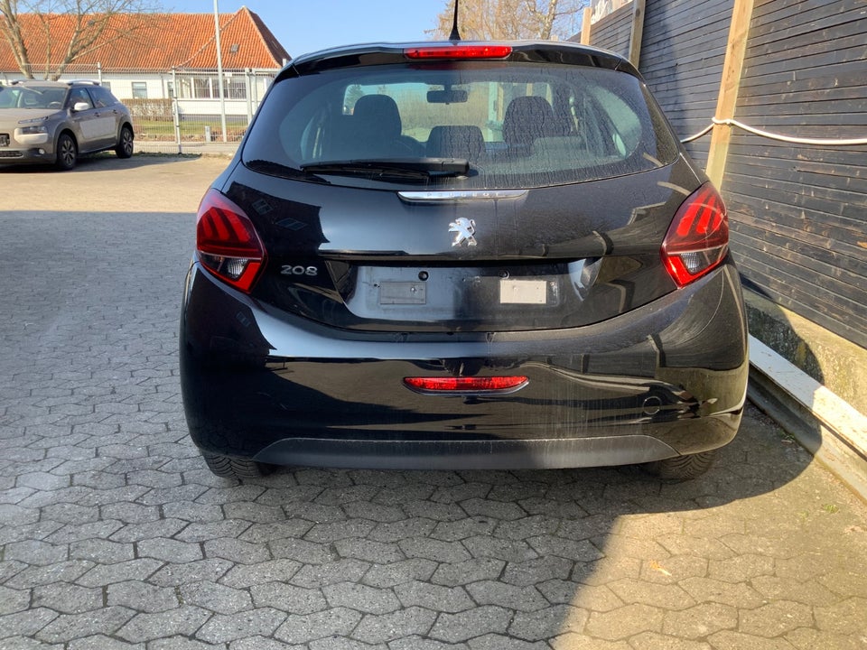 Peugeot 208 1,2 VTi Allure Sky 5d