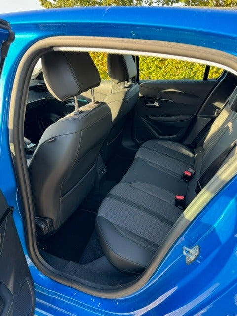 Peugeot e-208 50 GT 5d