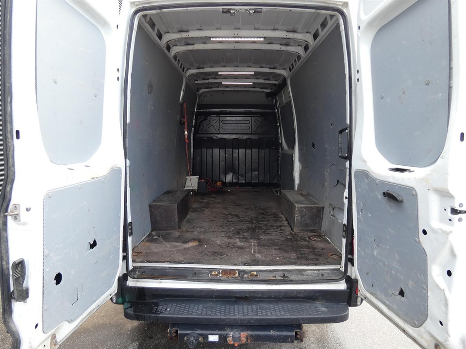 Iveco Daily 2,3 35S16 12m³ Van AG8