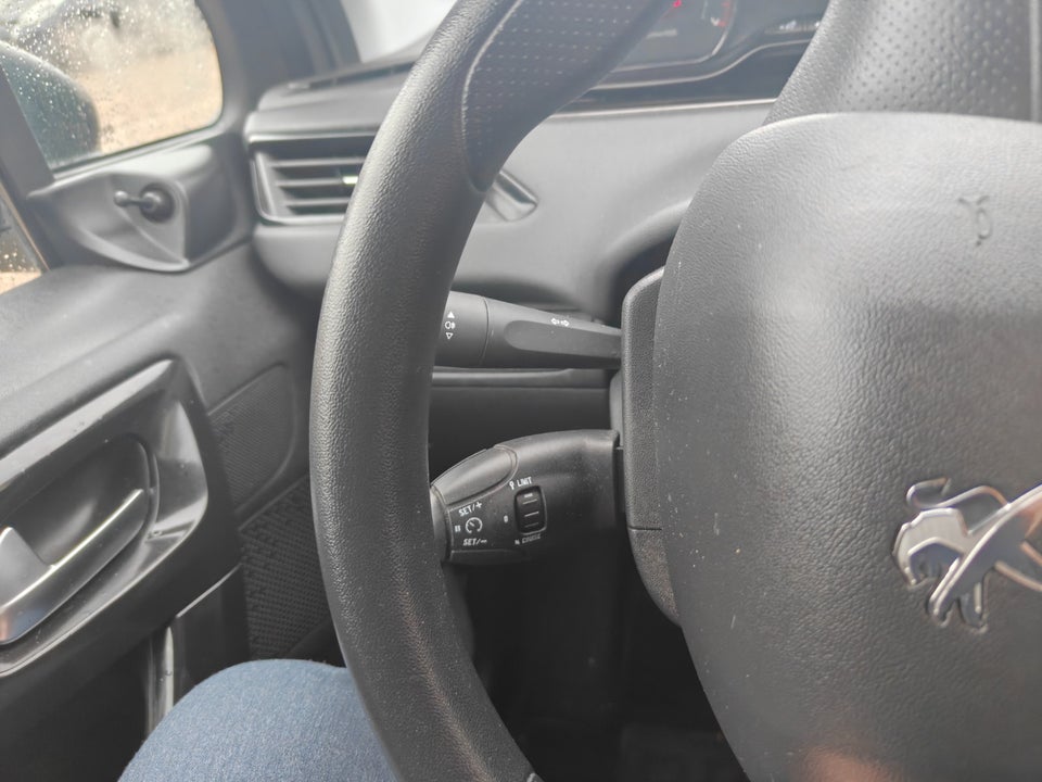 Peugeot 208 1,0 VTi Active 5d
