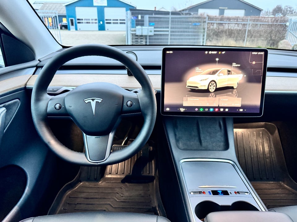 Tesla Model Y RWD 5d