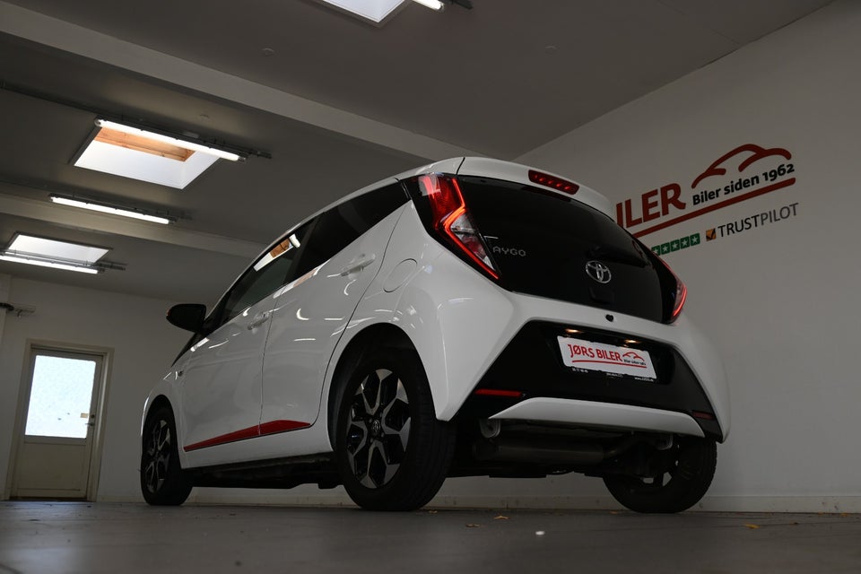 Toyota Aygo 1,0 VVT-i x-plore x-shift 5d