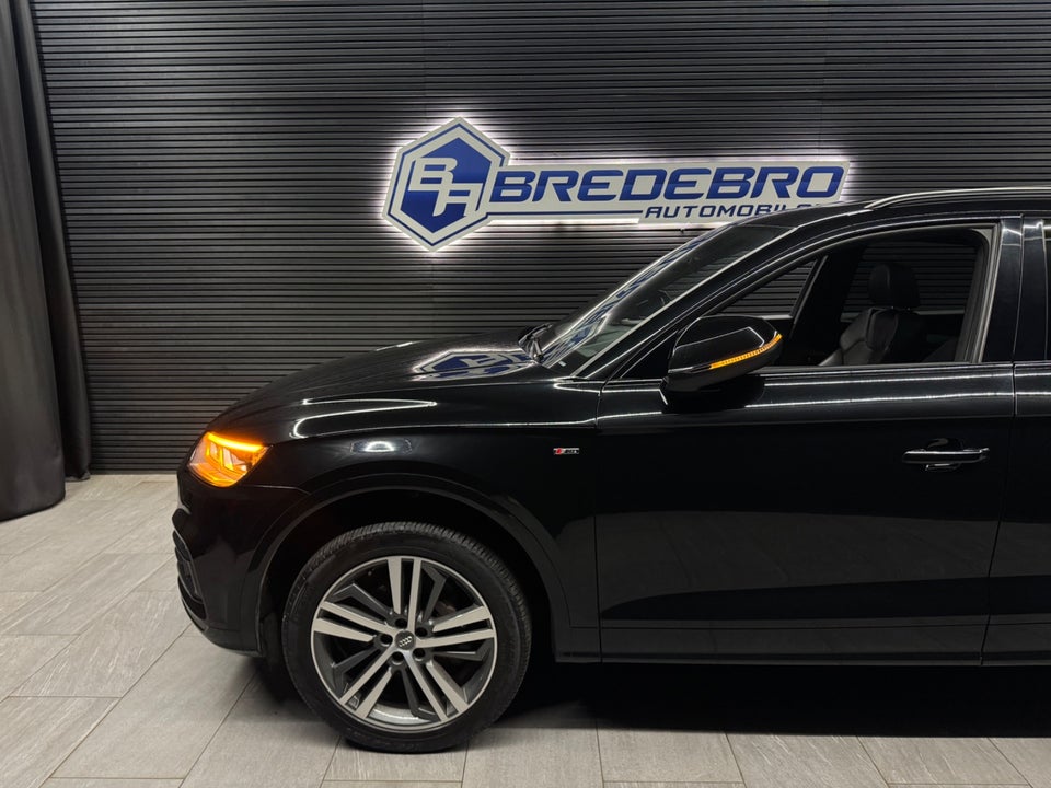 Audi Q5 40 TDi S-line quattro S-tr. 5d