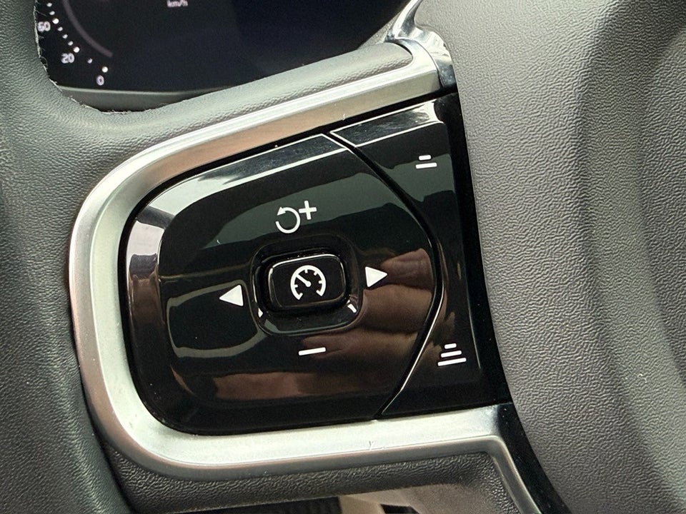 Volvo XC60 2,0 T6 ReCharge Plus Dark aut. AWD 5d
