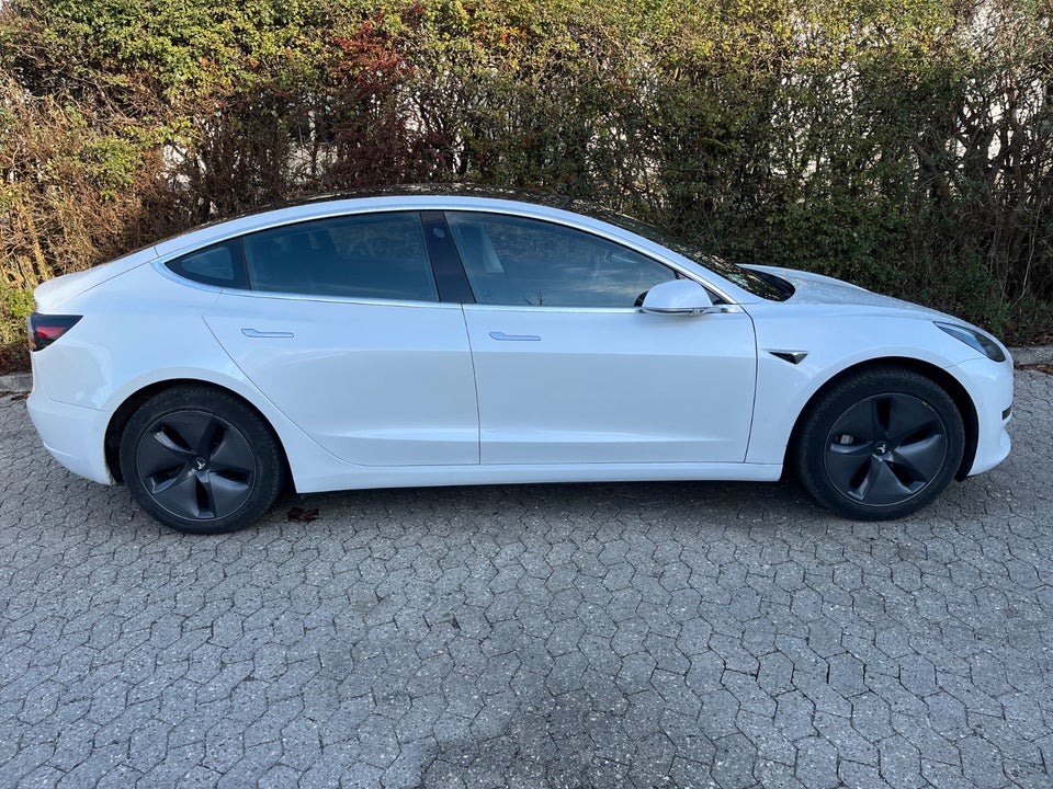 Tesla Model 3 Standard Range+ RWD 4d