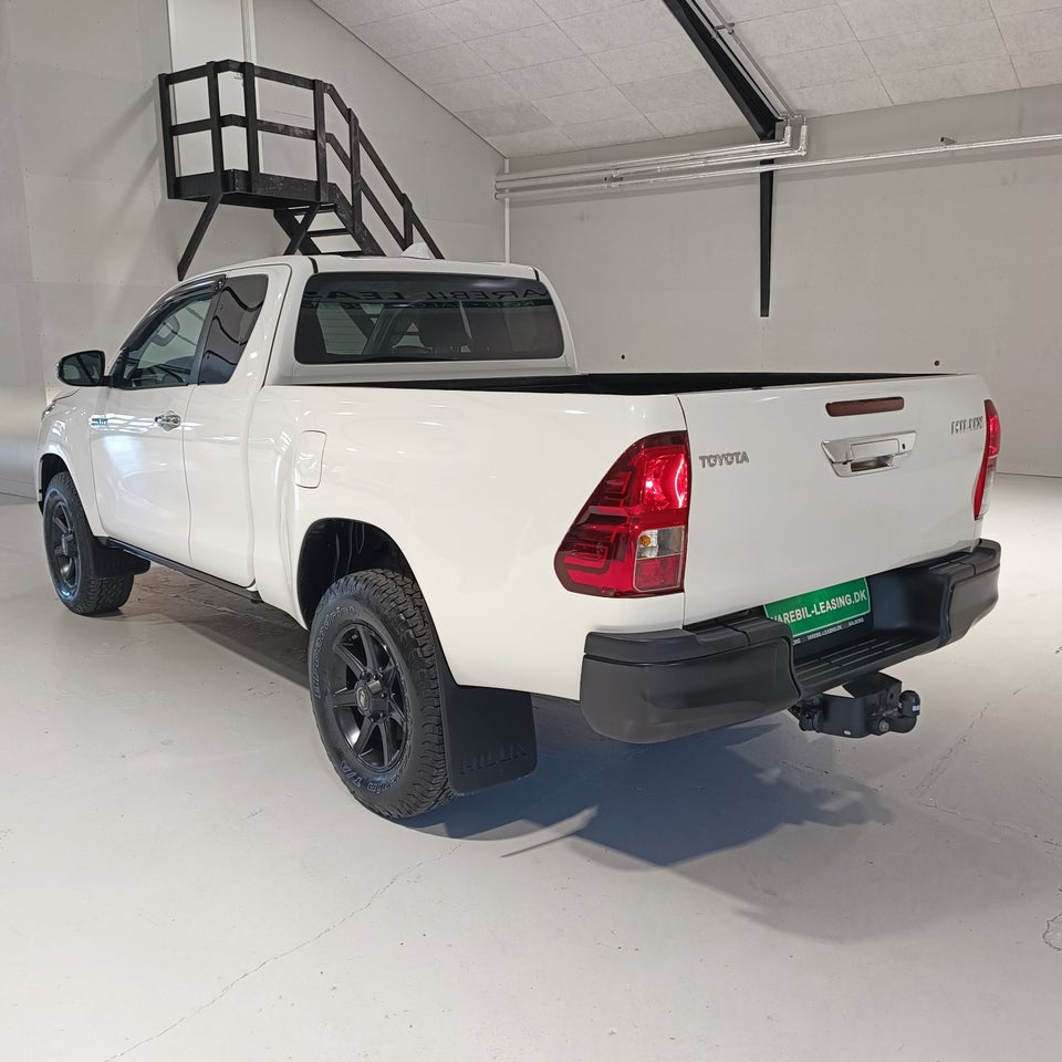 Toyota HiLux 2,4 D T3 Ex.Kab aut. 4d