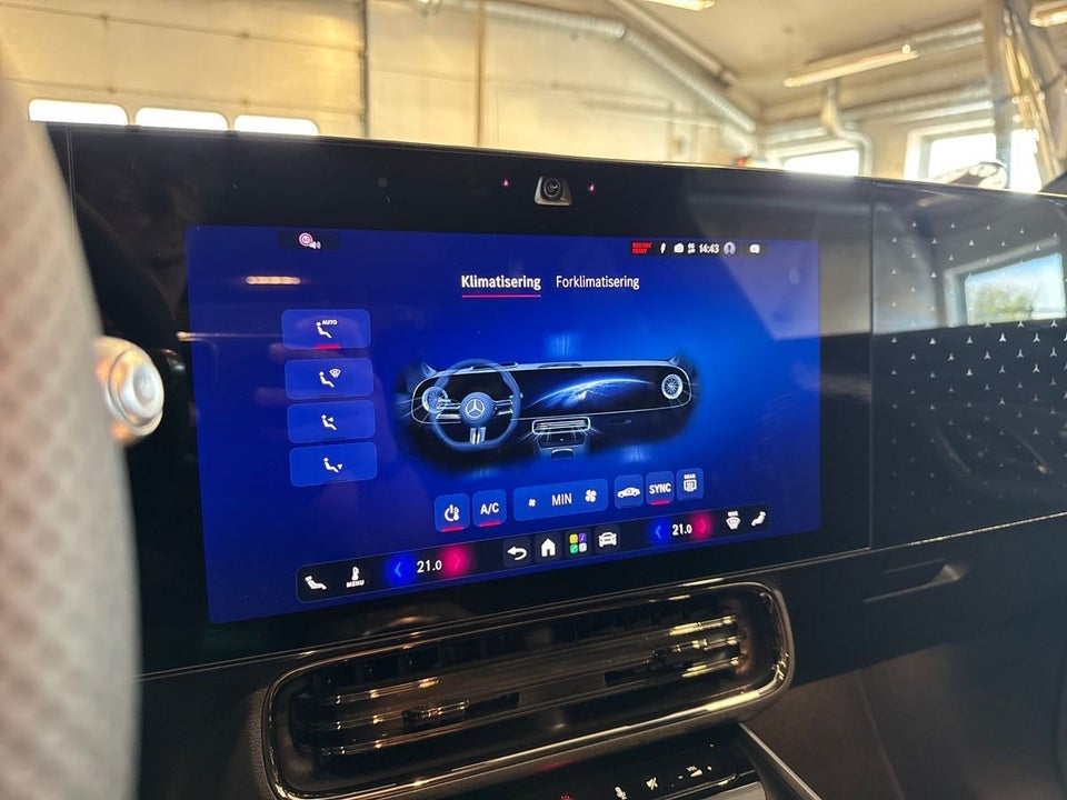 Mercedes CLA350 EQ 4Matic 4d