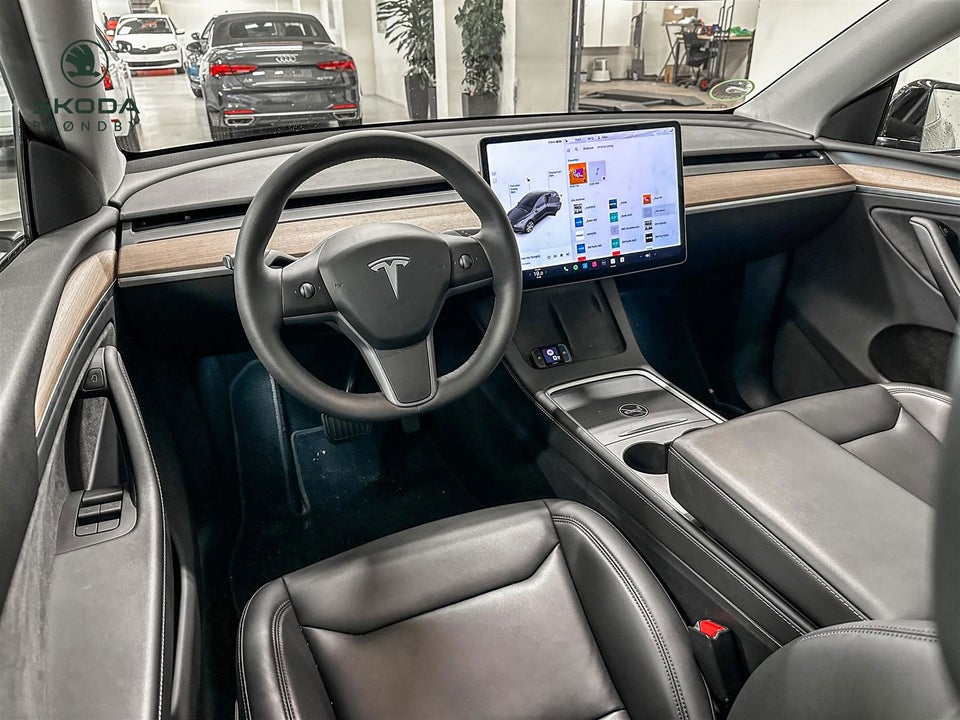 Tesla Model Y Long Range AWD 5d