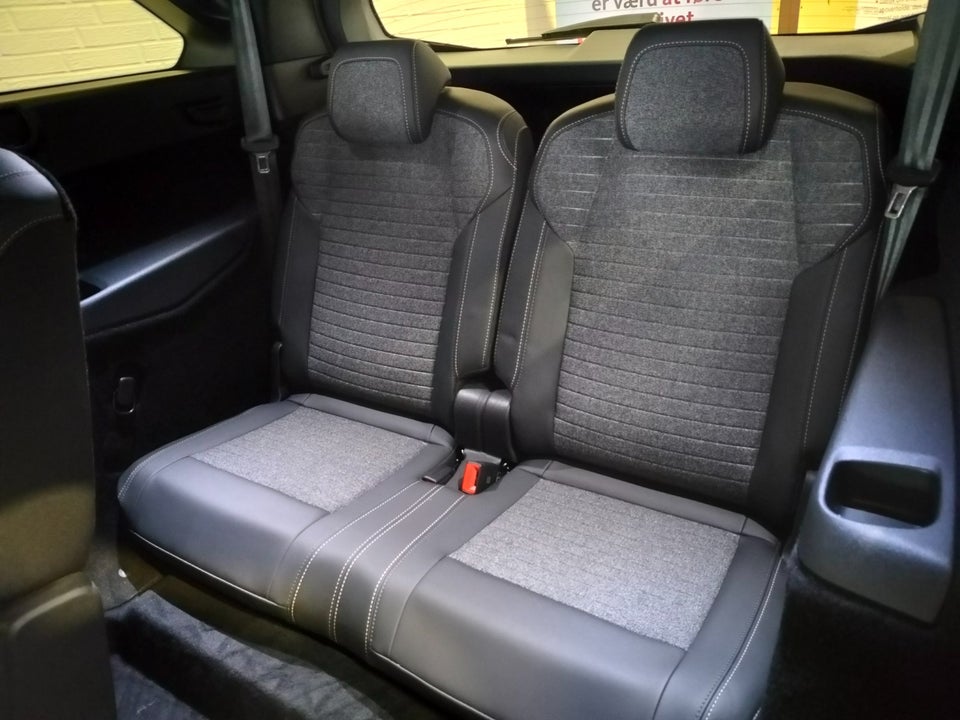 Peugeot e-5008 77 Allure 7prs 5d