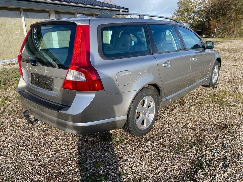 Volvo V70 2,5 T Momentum aut. 5d