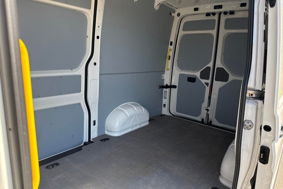 VW Crafter 35 2,0 TDi 177 Kassevogn L3H2