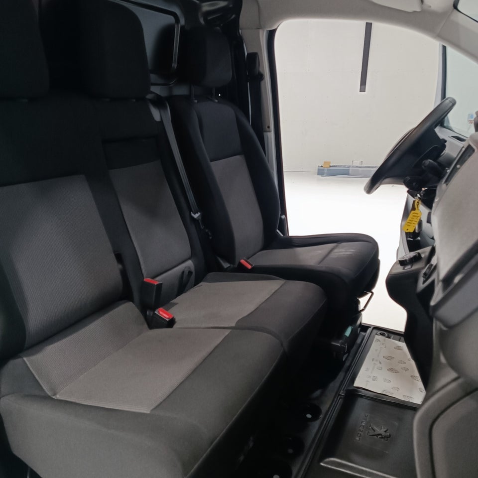 Peugeot Expert 2,0 BlueHDi 144 L2 Plus EAT8 Van