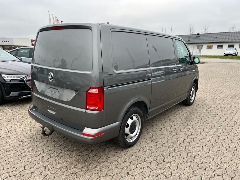 VW Transporter 2,0 TDi 102 Kassevogn kort