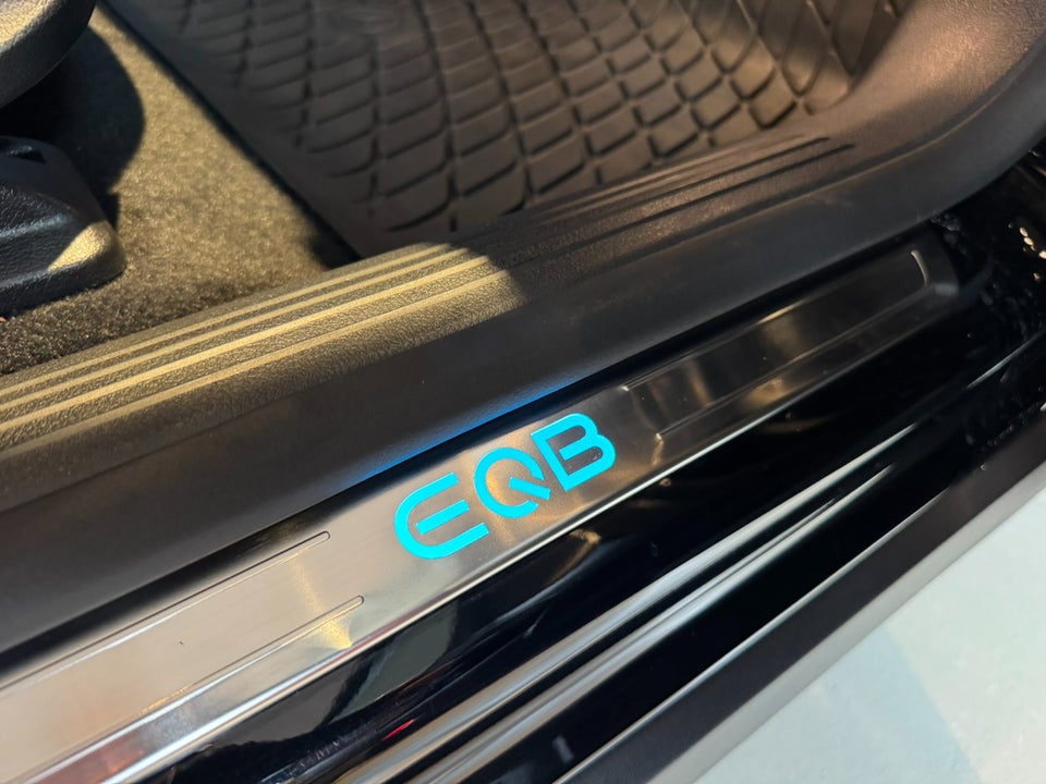 Mercedes EQB250 AMG Line 5d