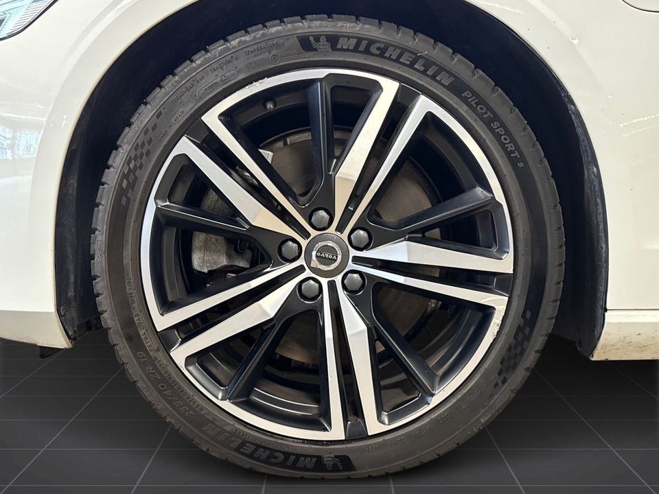 Volvo V60 2,0 T6 ReCharge R-Design aut. AWD 5d