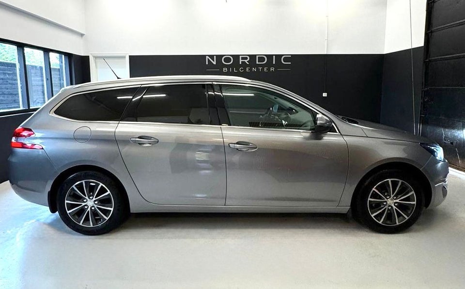 Peugeot 308 1,2 e-THP 130 Allure+ SW 5d