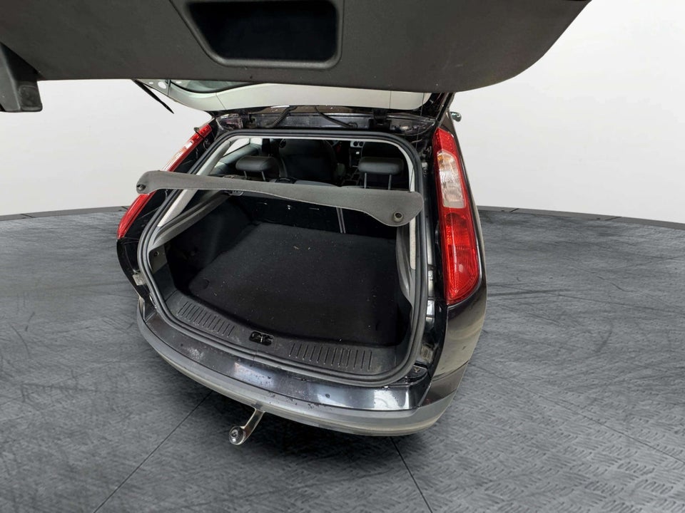 Ford Focus 1,6 Ti-VCT Ghia 4d