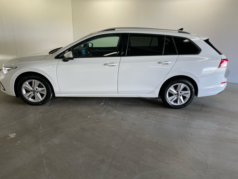 VW Golf VIII 1,5 eTSi 130 Life Variant DSG 5d