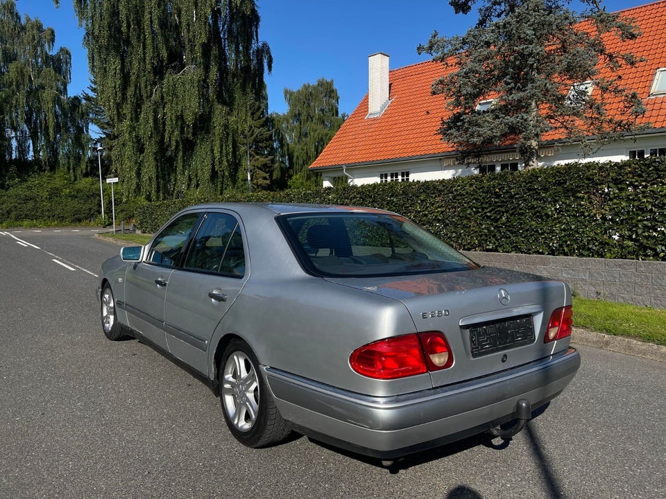 Mercedes E280 2,8 Elegance aut. 4d