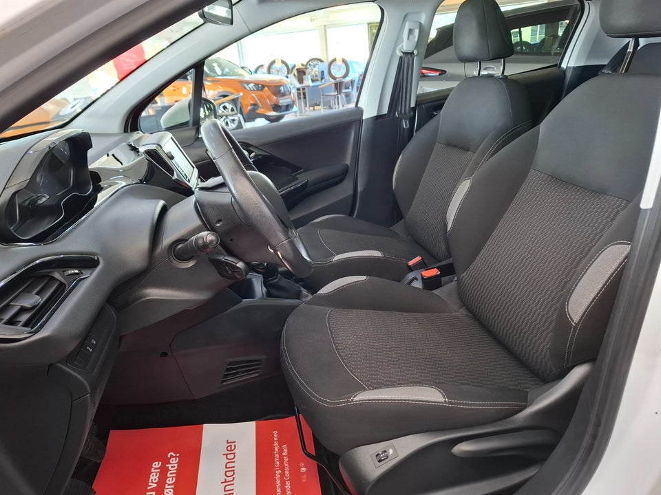 Peugeot 208 1,6 BlueHDi 100 Chili Sky 5d