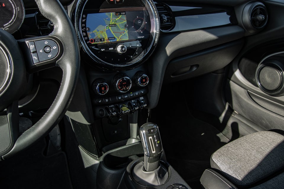 MINI Cooper SE Essential 3d