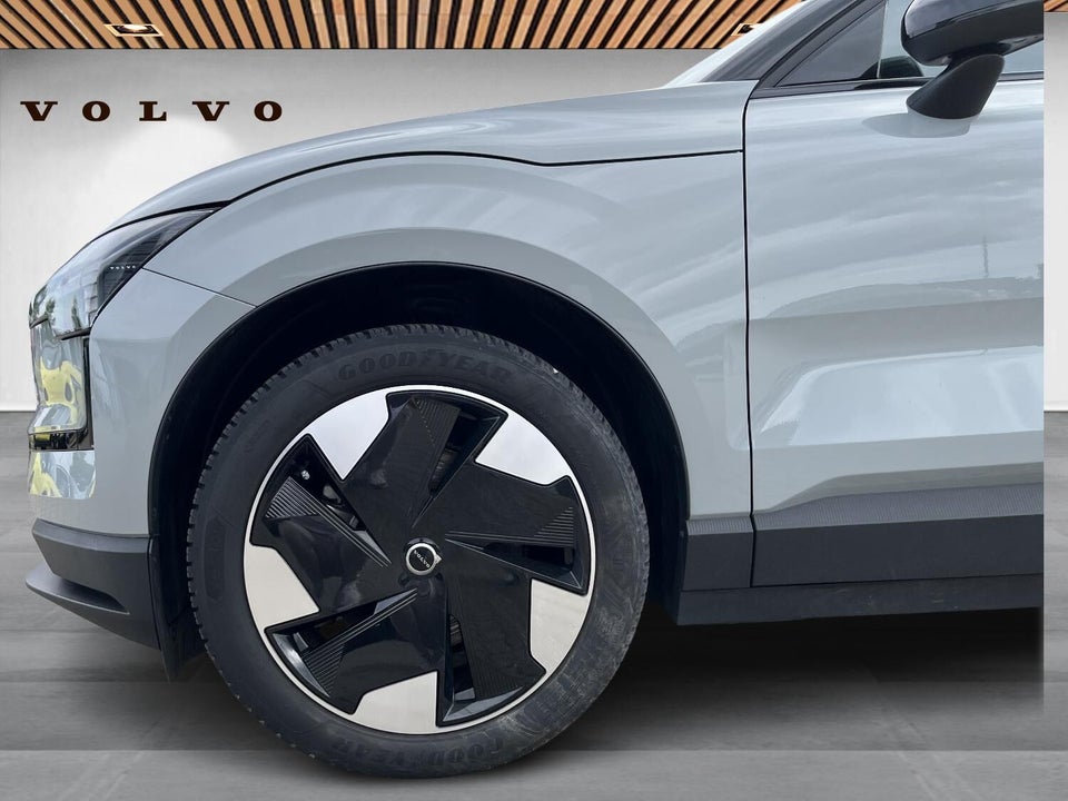 Volvo EX30 Extended Range Plus 5d