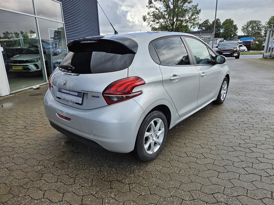 Peugeot 208 1,6 BlueHDi 100 Chili Sky+ 5d