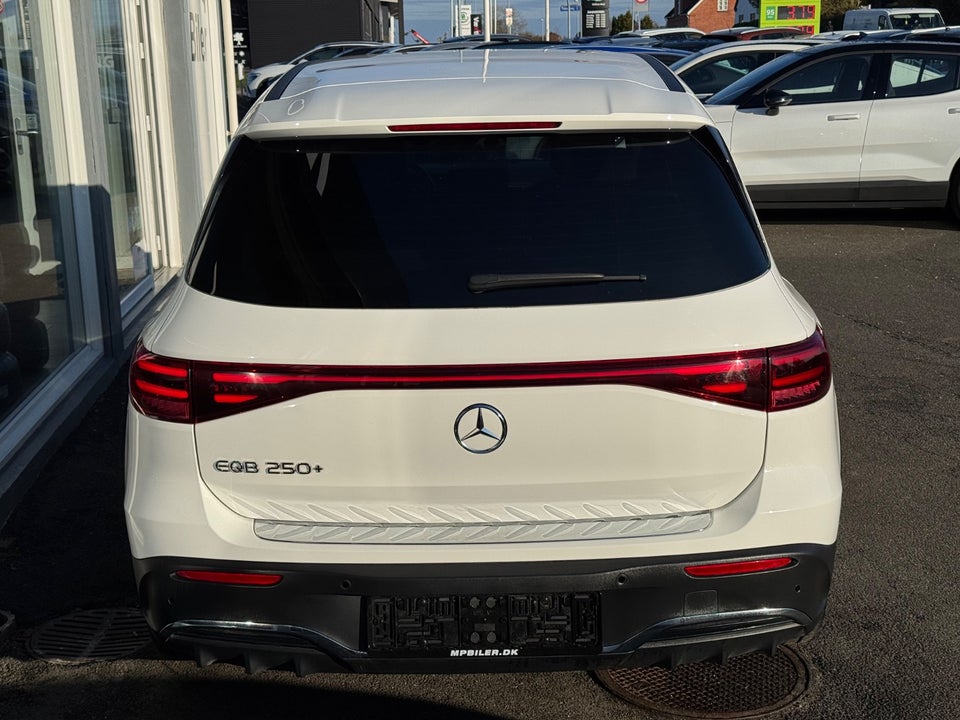 Mercedes EQB250+ AMG Line 5d