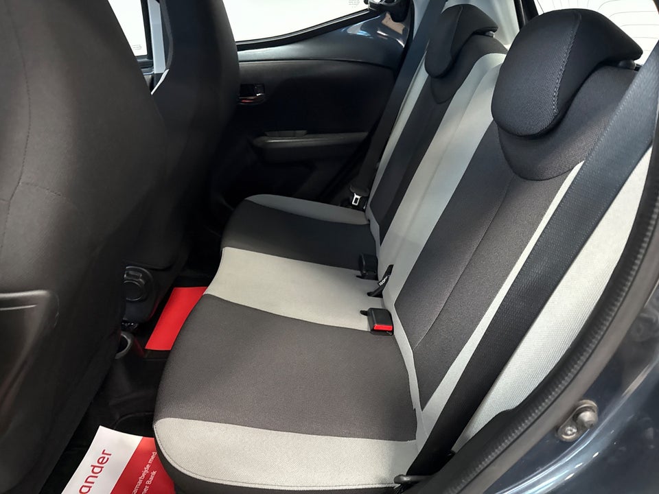 Toyota Aygo 1,0 VVT-i x-play x-shift 5d