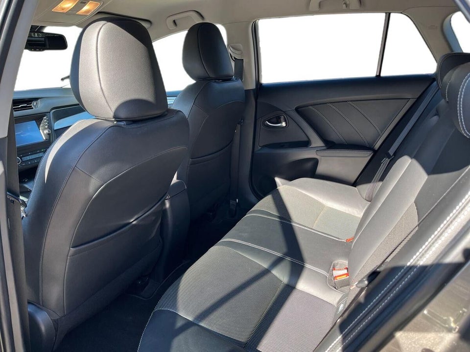 Toyota Avensis 1,8 VVT-i T2 Selected Touring Sports MDS 5d