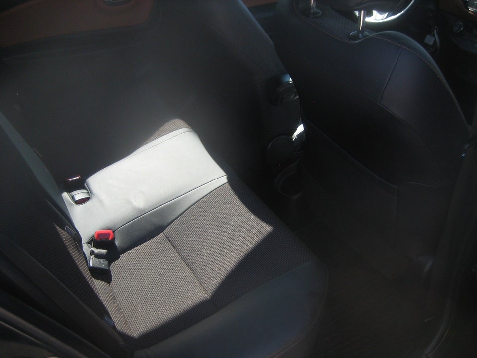 Toyota Yaris 1,3 VVT-i Lounge Edition 5d