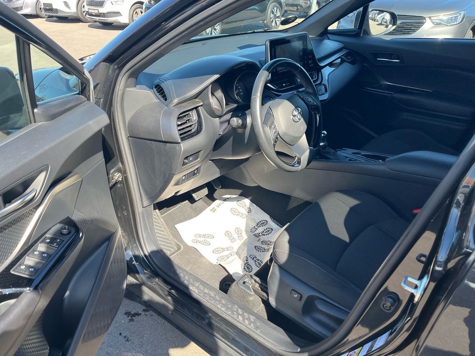 Toyota C-HR 1,8 Hybrid Selected CVT 5d