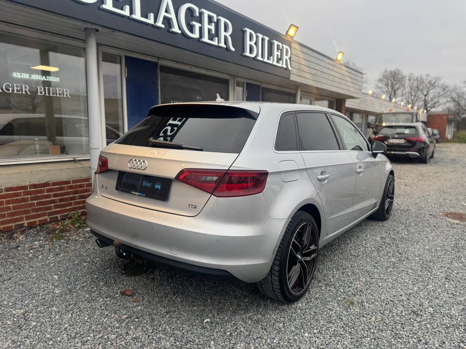 Audi A3 1,6 TDi S-line S-tr. 4d