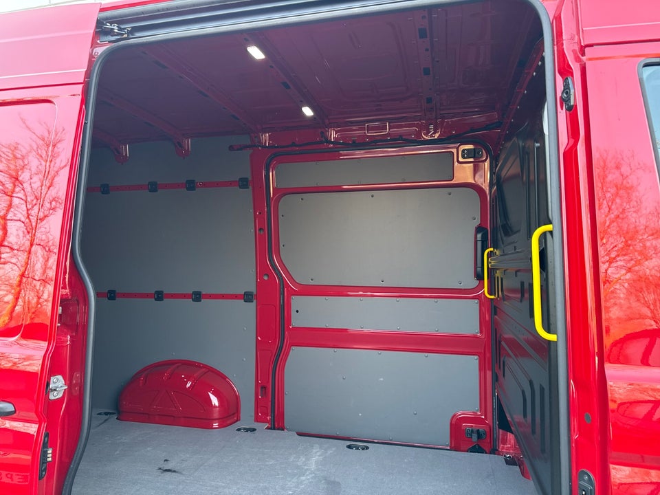 VW Crafter 35 2,0 TDi 140 Kassevogn L3H3