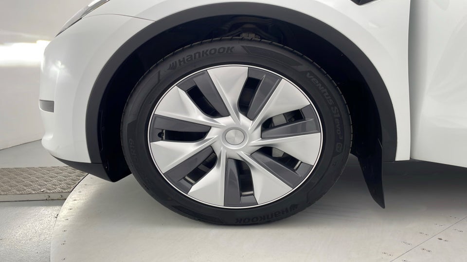 Tesla Model Y Long Range AWD 5d