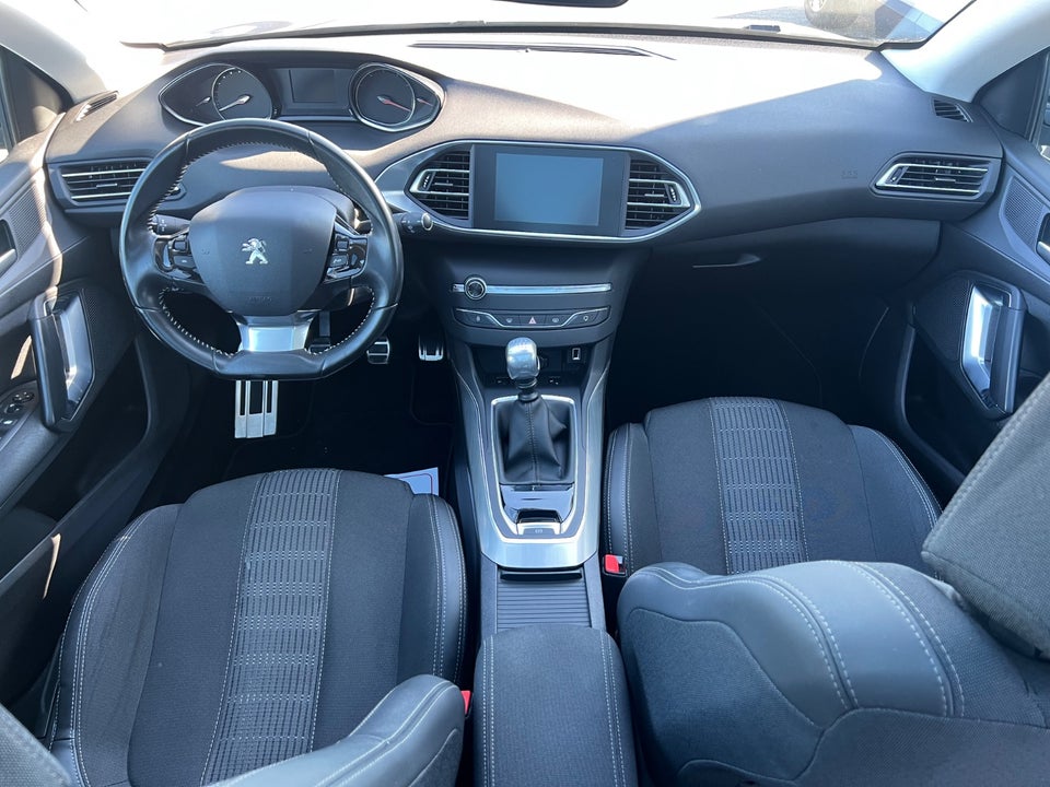 Peugeot 308 1,2 e-THP 130 Active 5d