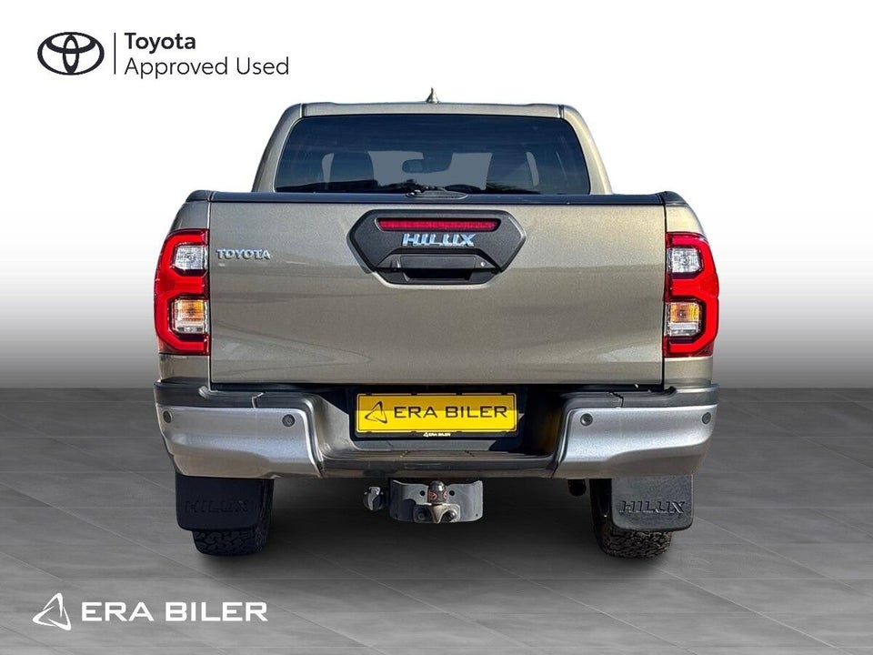 Toyota HiLux 2,8 D T4 Invincible Db.Kab aut. 4d