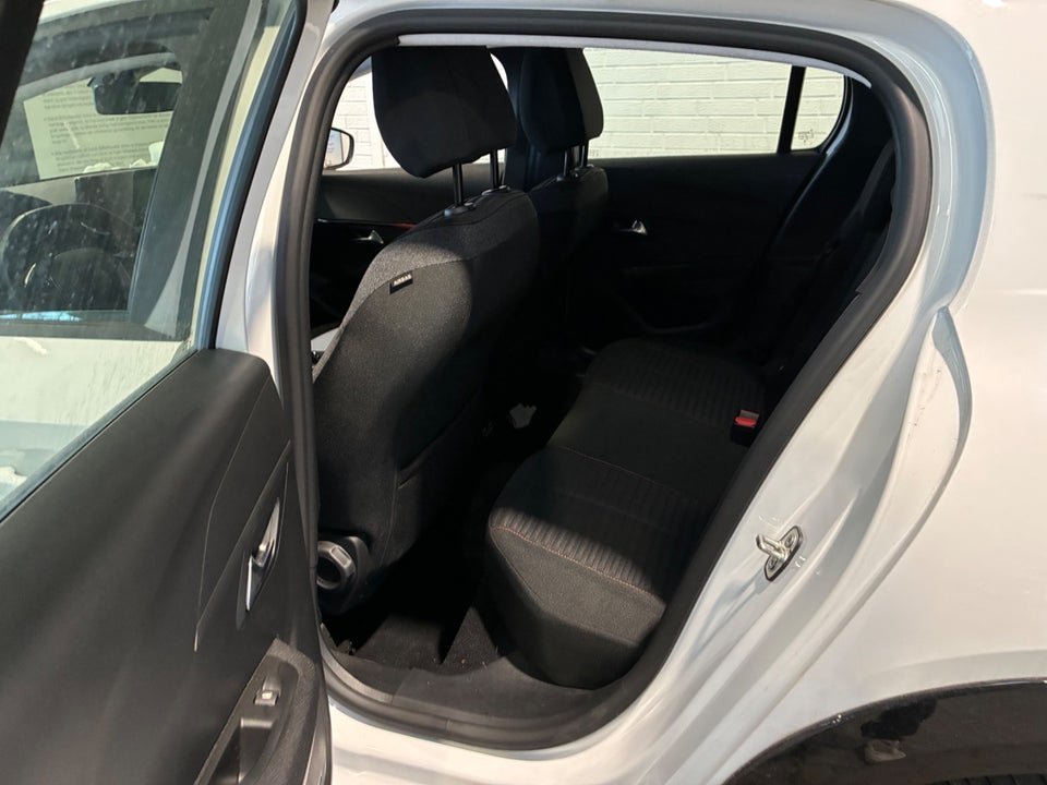 Peugeot e-208 50 Active 5d