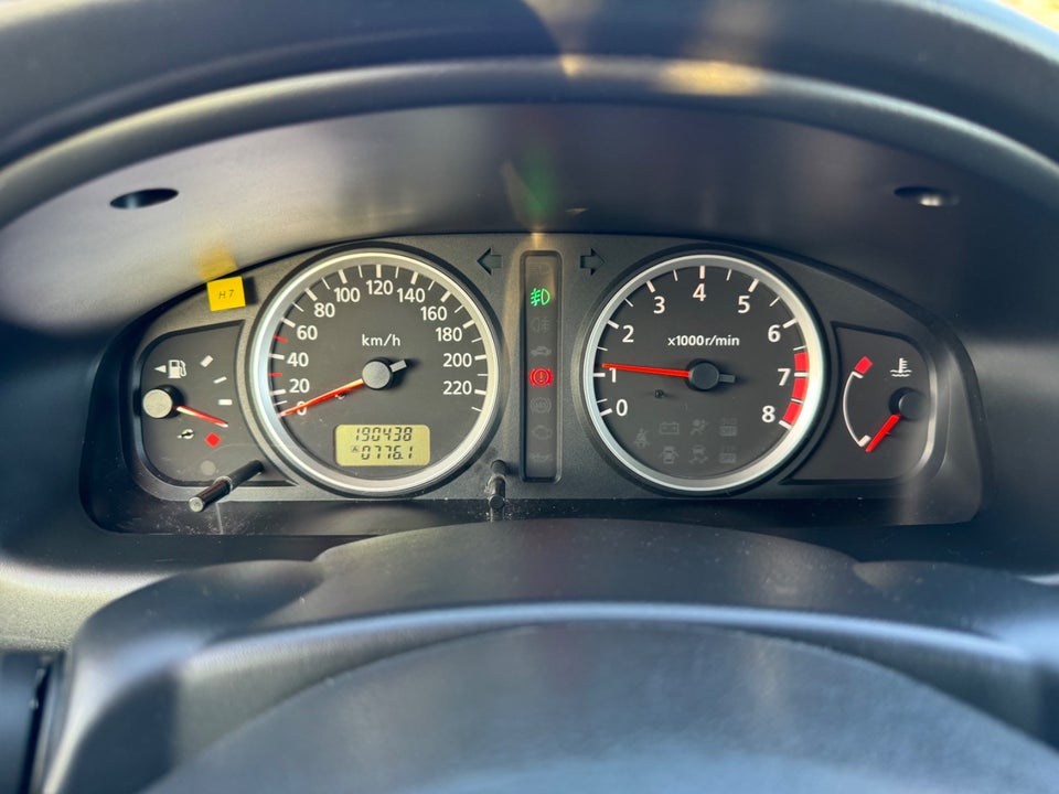 Nissan Almera 1,5 Porto 5d