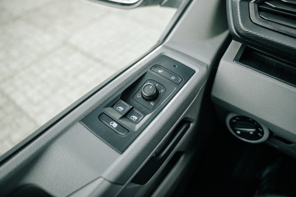 VW Transporter 2,0 TDi 150 Kassevogn DSG lang