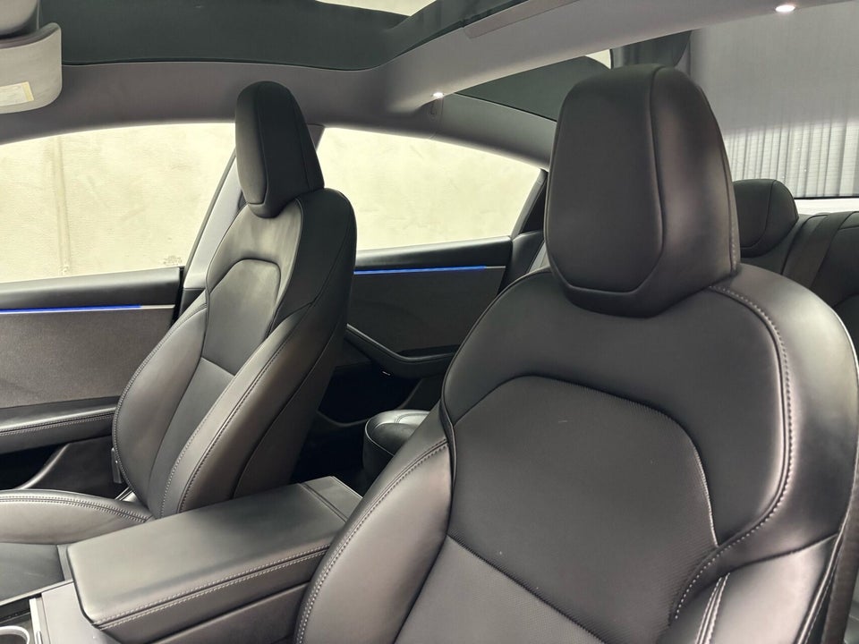 Tesla Model 3 RWD 4d