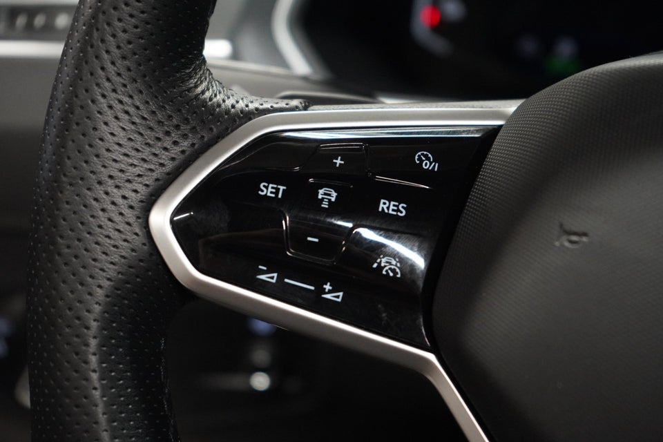VW Tiguan 1,4 eHybrid R-line DSG Van 5d