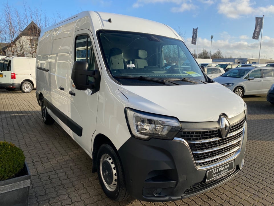 Renault Master IV T33 2,3 dCi 135 L2H2 Kassevogn