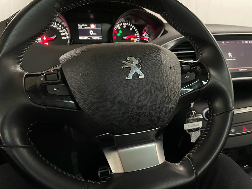 Peugeot 308 1,5 BlueHDi 130 Prestige Sky 5d