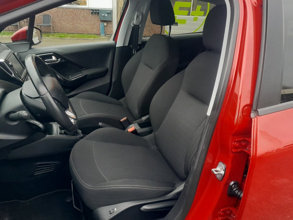 Peugeot 208 1,2 VTi 82 Strike 5d